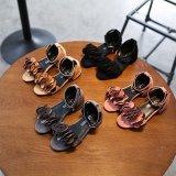 子供　女の子　靴　サンダル　【海外ブランド】フリルスエードサンダル